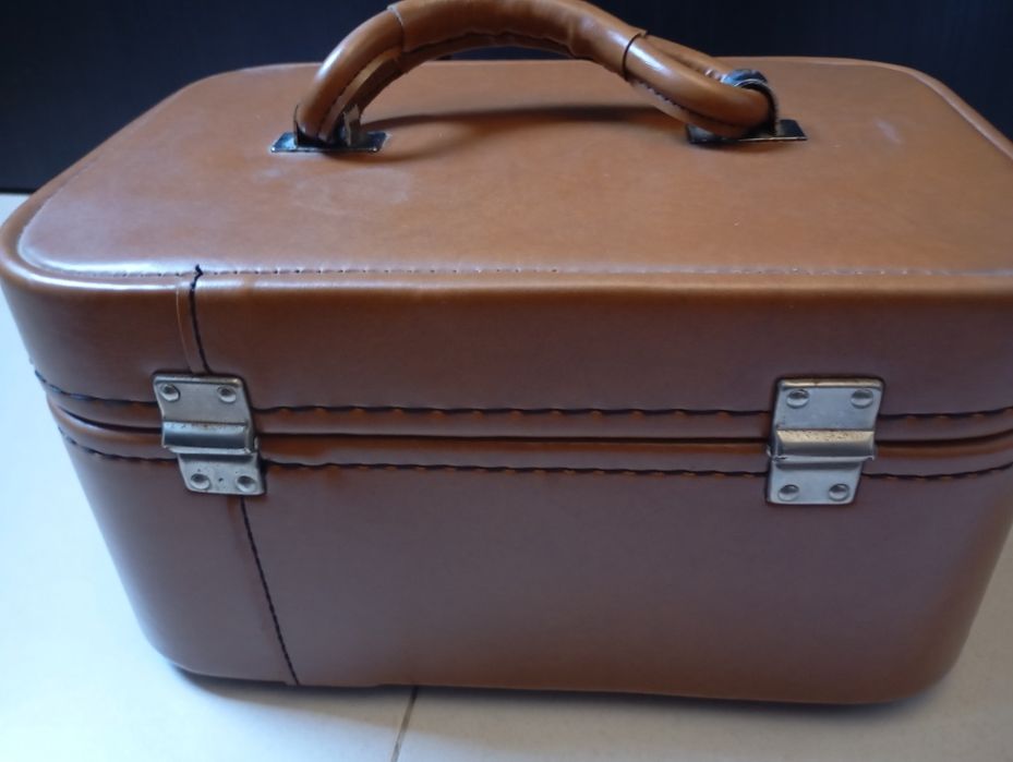 Necessaire antigo com espelho troco por jogos