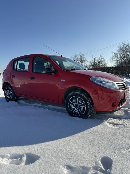 Dacia Sandero 2012 року випуску, рідна фарба