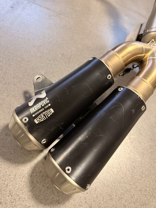 Escape completo AKRAPOVIC XSR700