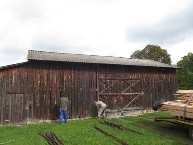 Stare deski rozbiorka skup starego drewna rozbiorki stodoła wymiana
