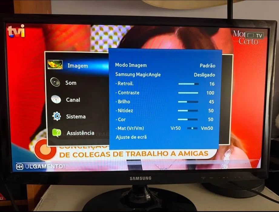 Tv pequena Samsung 24 polegadas com comando