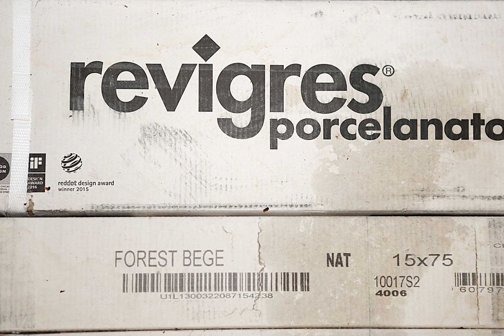 - PAVIMENTO CERÂMICO, VENDO, REVIGRÉS, COM PADRÃO A IMITAR  MADEIRA .