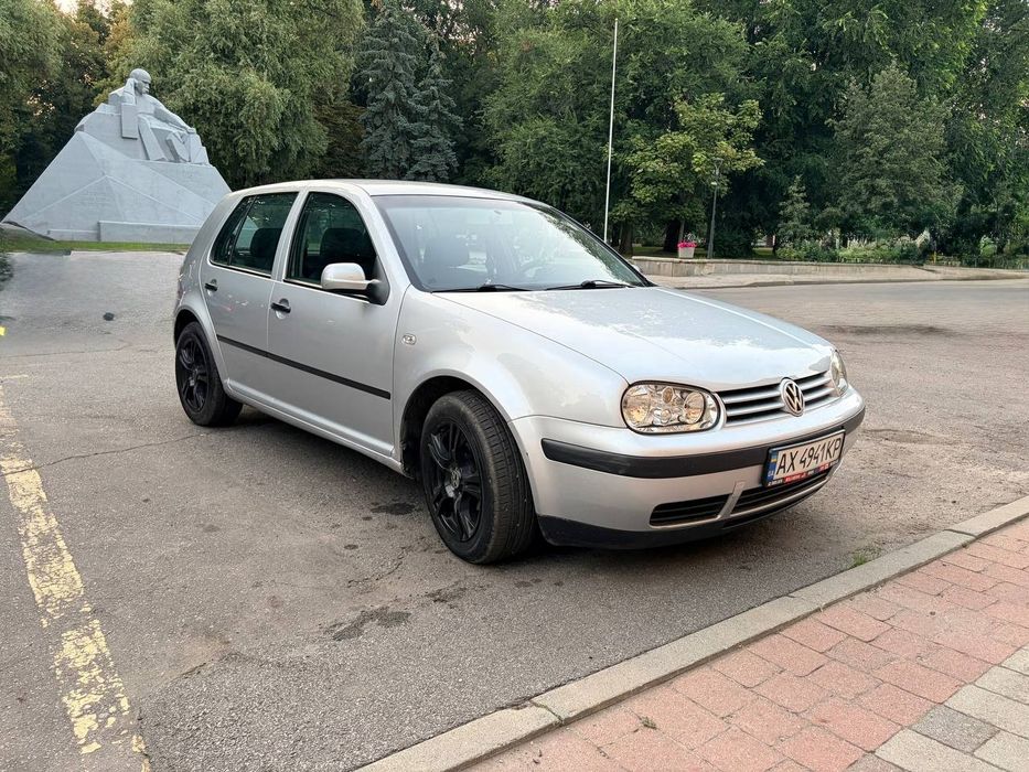 Продам Volkswagen Golf 1.6.