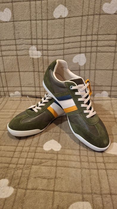 Чоловічі кросівки бренду DOCKERS