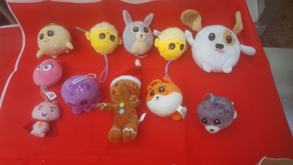 Conjunto  de  bonecos  peluxes  para crianças ou decoração