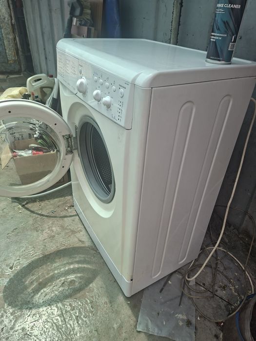 Пральна машинка INDESIT