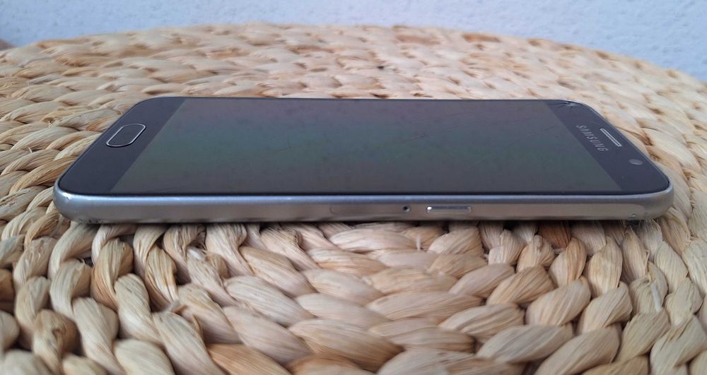 Samsung Galaxy S6 SM-G920F 32 GB Uszkodzony do naprawy lub na części