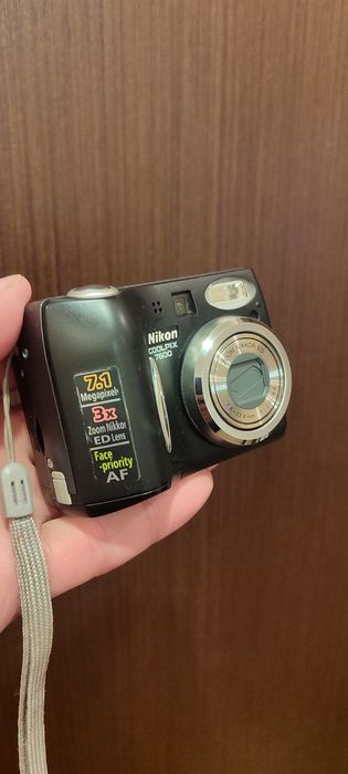 Фотоапарат Nikon Coolpix 7600