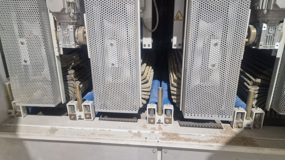Lixadeira de acabamentos VIBEMO FINIS com 4 rolos oxilobatentes  1300 largo