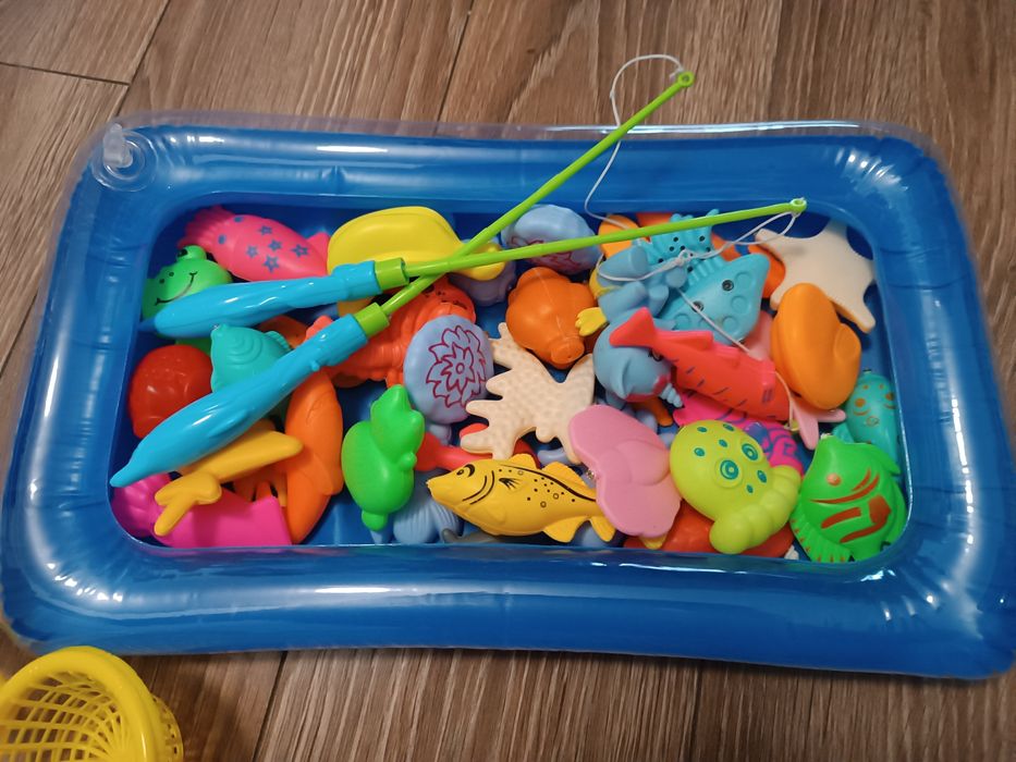 Basen ze zwierzątkami do łowienia , wędki