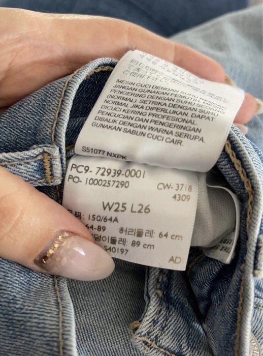 Jeansy jasno niebiskie Levis 25