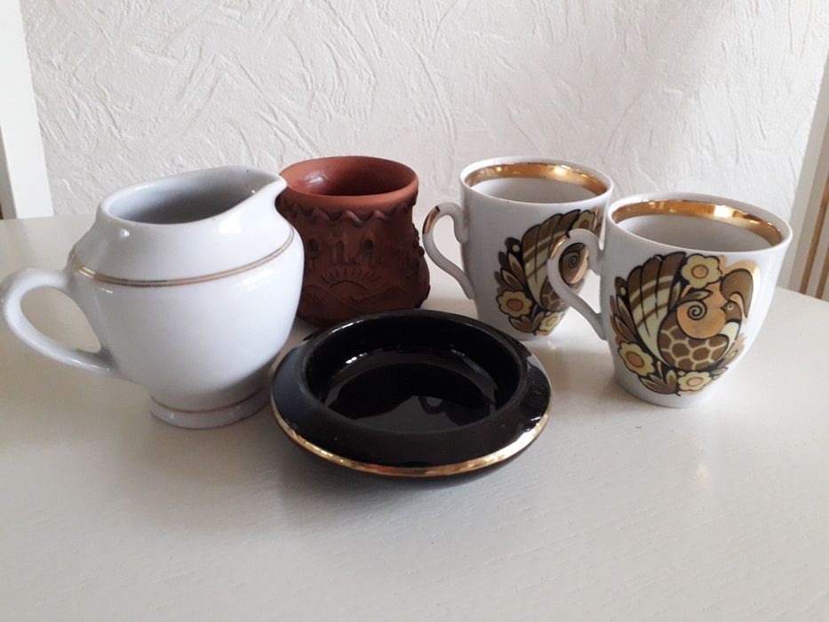 Чашки / молочник / тарелки