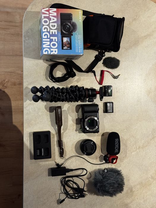 Sony ZV-E10 + dodatki | Jak nowy | Pełen zestaw