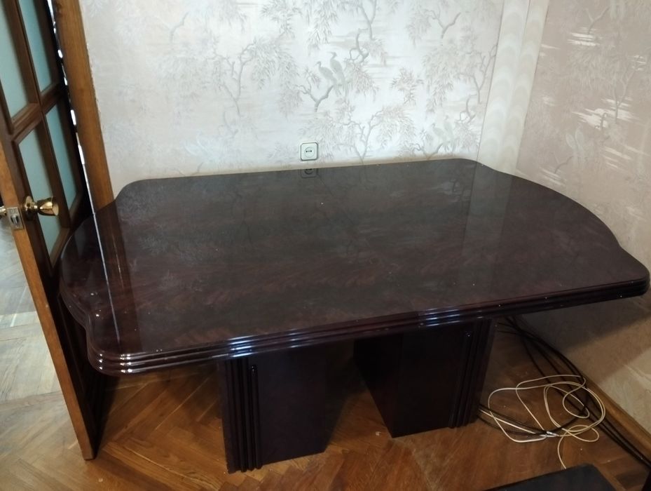 Продам стіл і два стільці