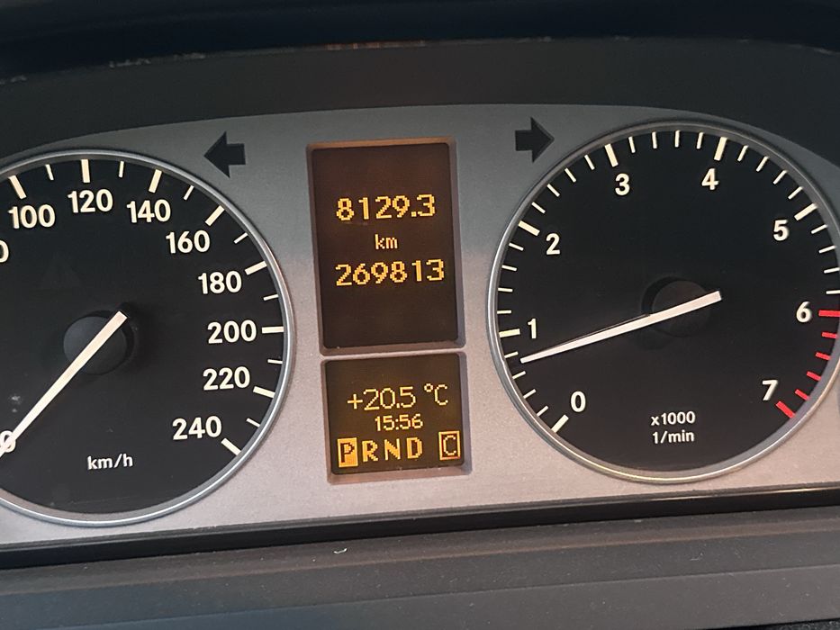 Mercedenz- Benz 2010 automat