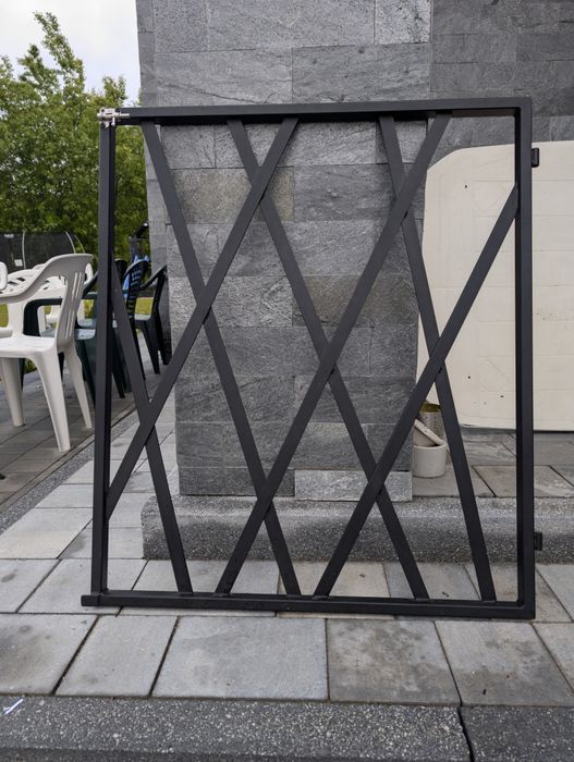 Bramka zabezpieczająca dla dzieci na schody loft