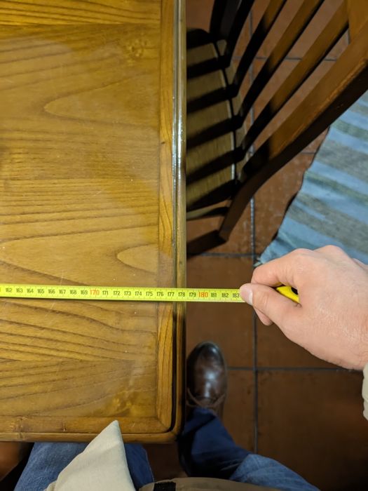 Mesa de jantar com madeira maciça (100 x 180 cm) e 6 cadeiras