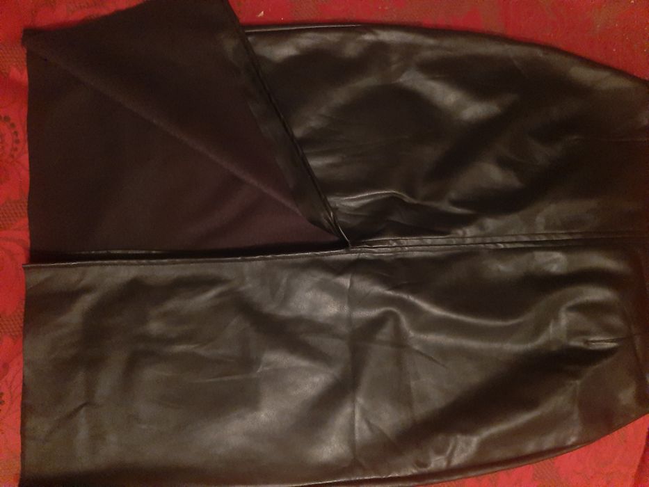 Шкіряна, жіноча юбка.