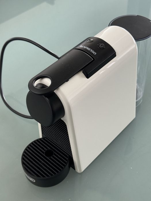 Bonita maquina de café nespresso branca!