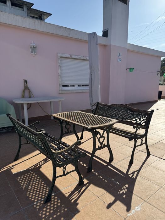 Conjunto exterior ferro e madeira