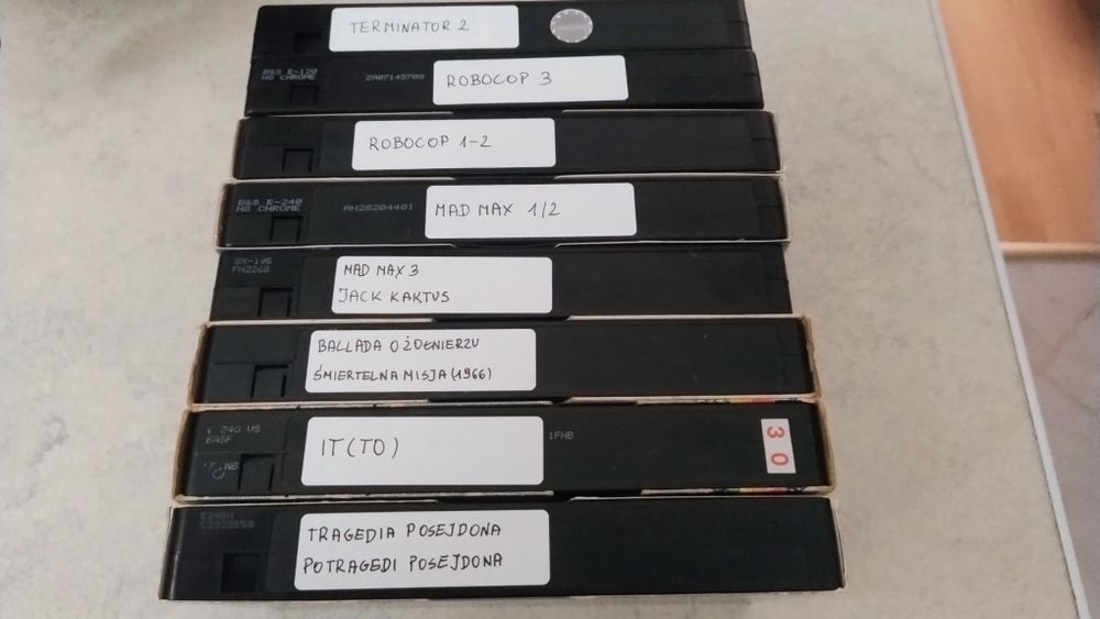 Kasety VHS, nagrywki bazarowe, Robocop, Mad Max