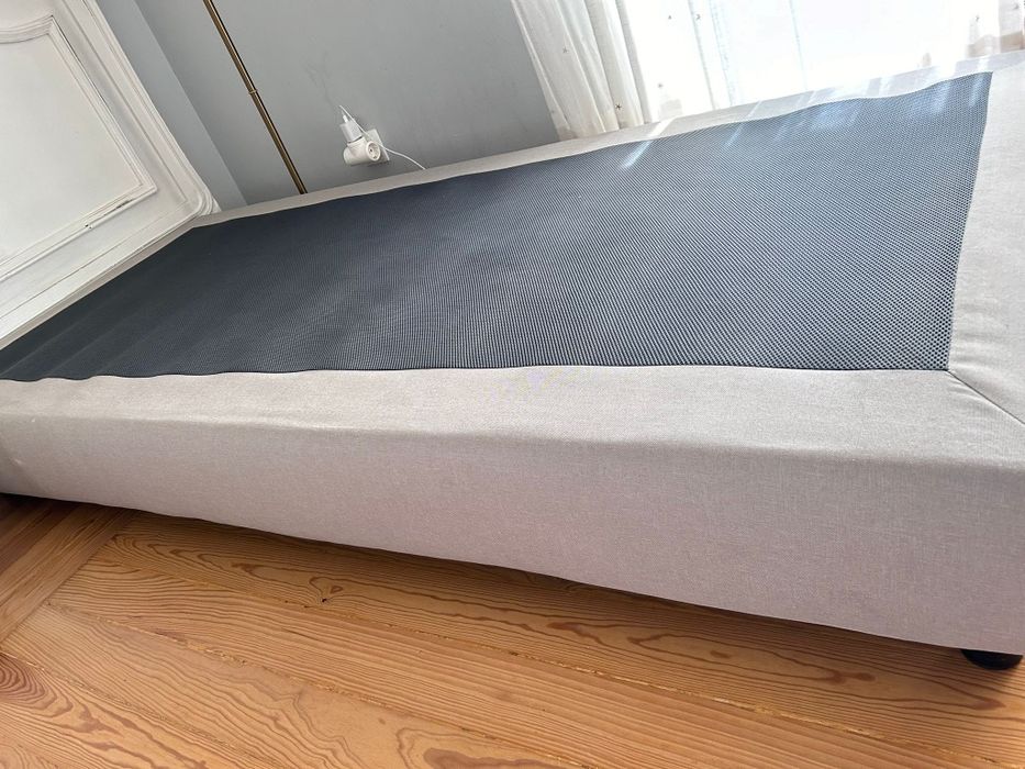 Single bed base64741025173633124