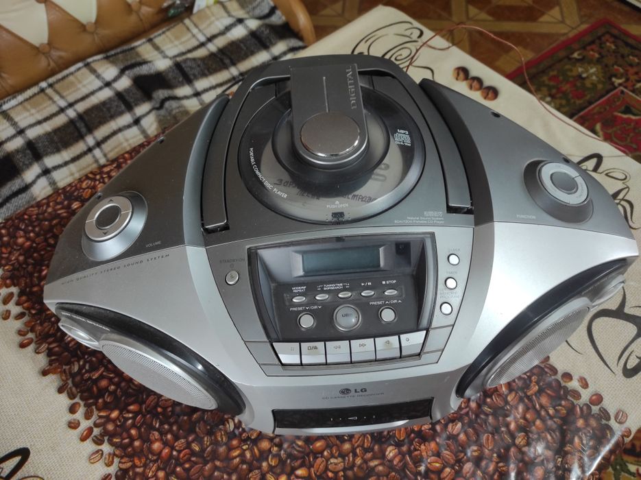 Магнітола LG CD-M373X + AUX (можна підключити телефон)
