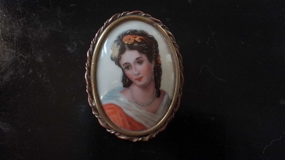 Alfinete em porcelana de Limoges, muito antigo