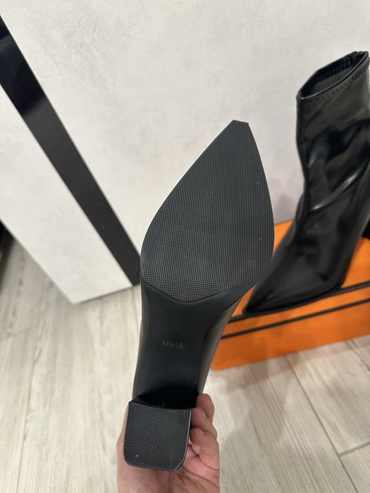 Ботильйони з гострим носом, на каблуку