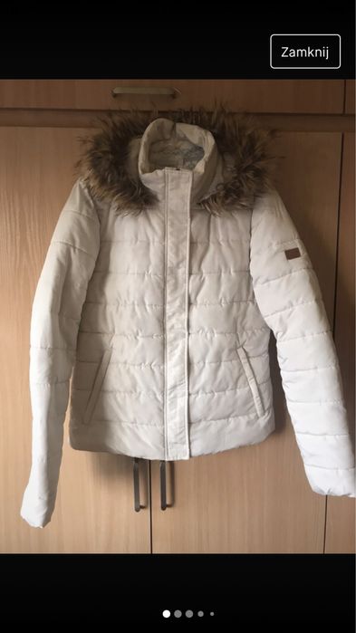 Śmietankowa kurtka z kapturem