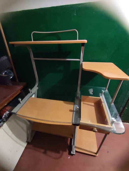 Продам стіл комп'ютерний