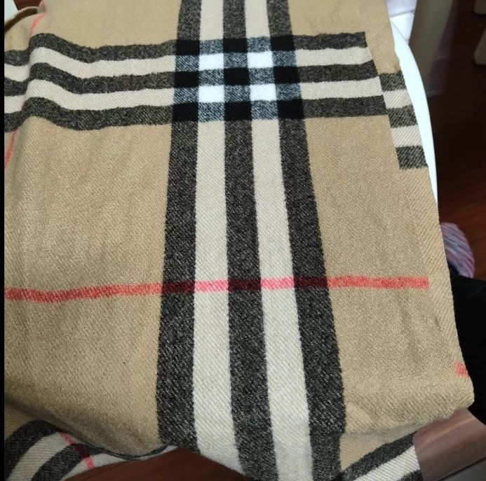 Шарф в стилі Burberry