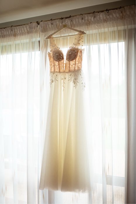 Sprzedam suknię ślubną litera A