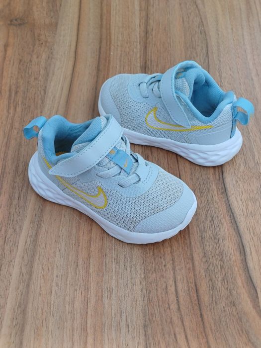 Nike Revolution 6 дитячі літні кросівки кросовки сітка 21-22р