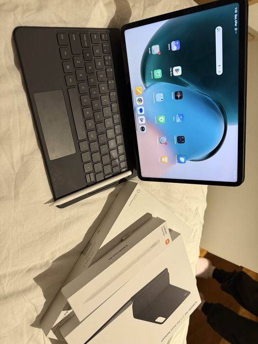 Tablet Xiaomi com acessórios