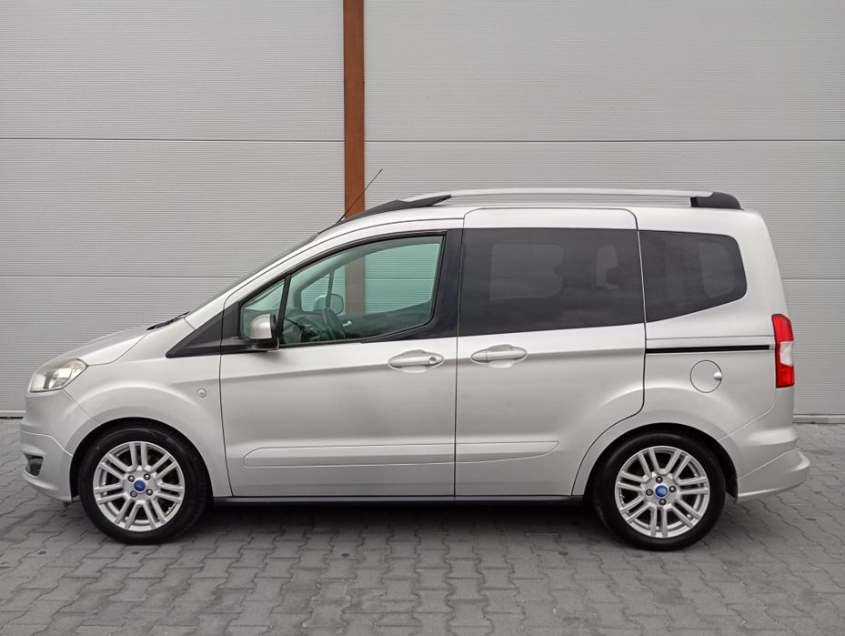 Ford tourneo courier