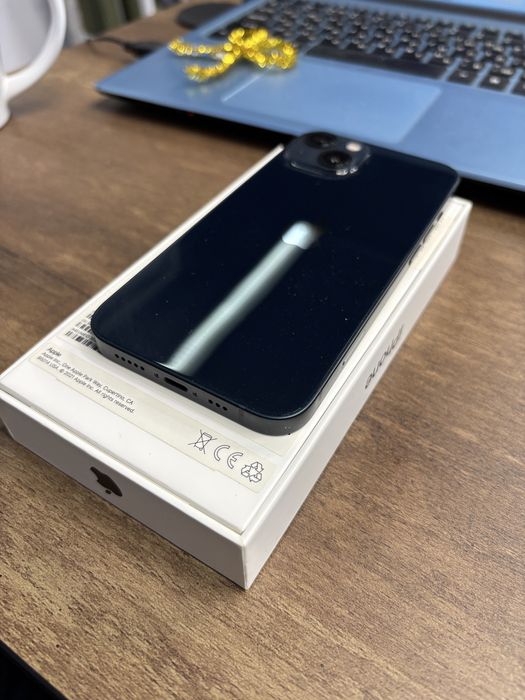 Продам iPhone 13 128 ГБ Midnight (чорний) в відмінному стані!