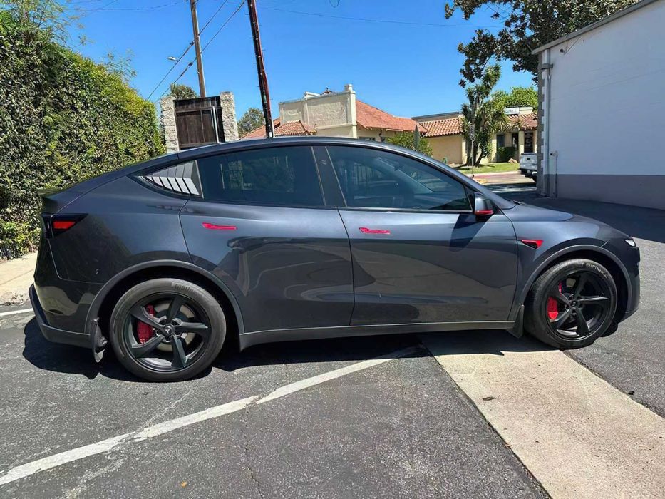 Tesla Model Y Premium      2026