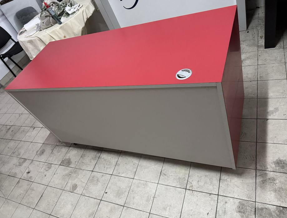 Secretária em madeira maciça