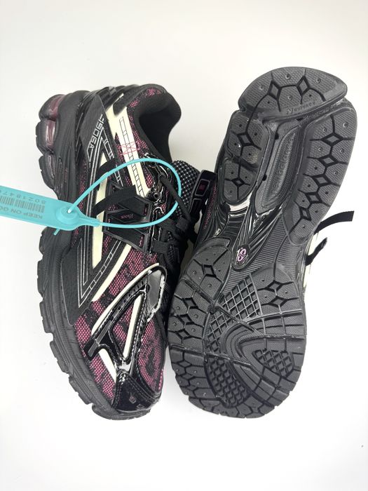 Кроссовки New Balance со светящимися вставками 44, 39 и 41 размеры