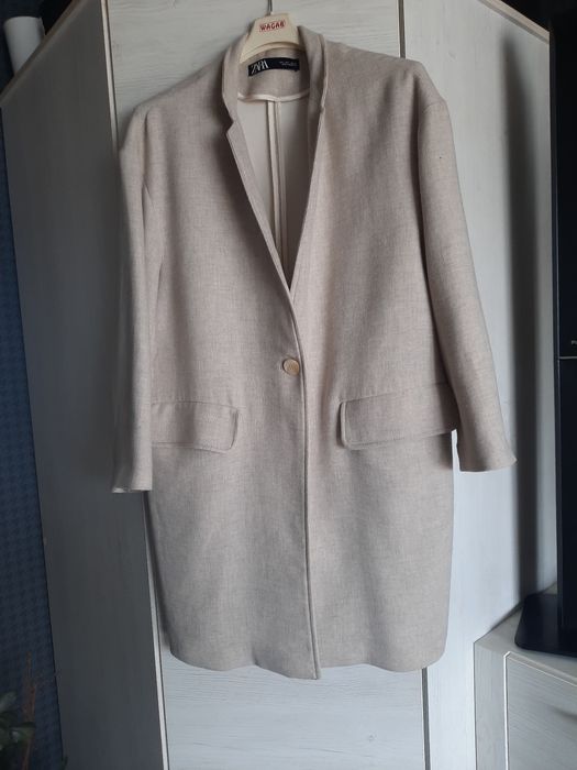 Płaszczyk beżowy firmy ZARA