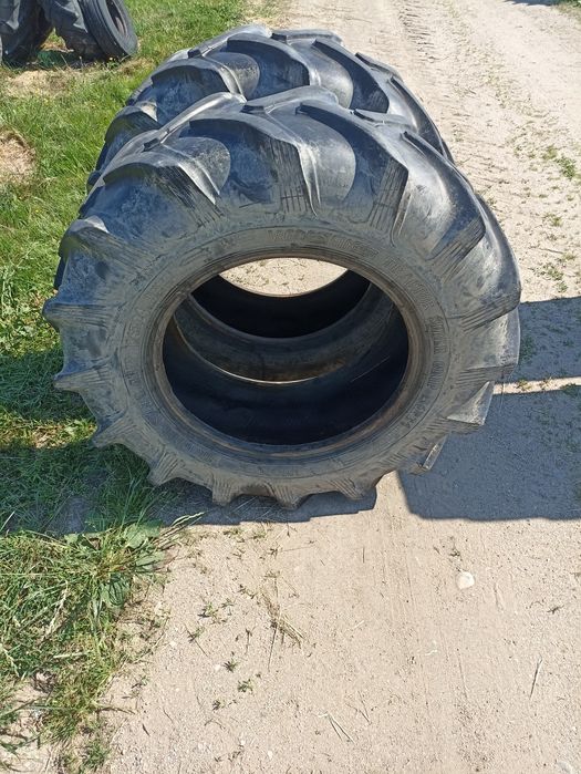 Komplet opon radialnych vredestein 16.9 R34 i 13.6 R24 (420/85) 340/85