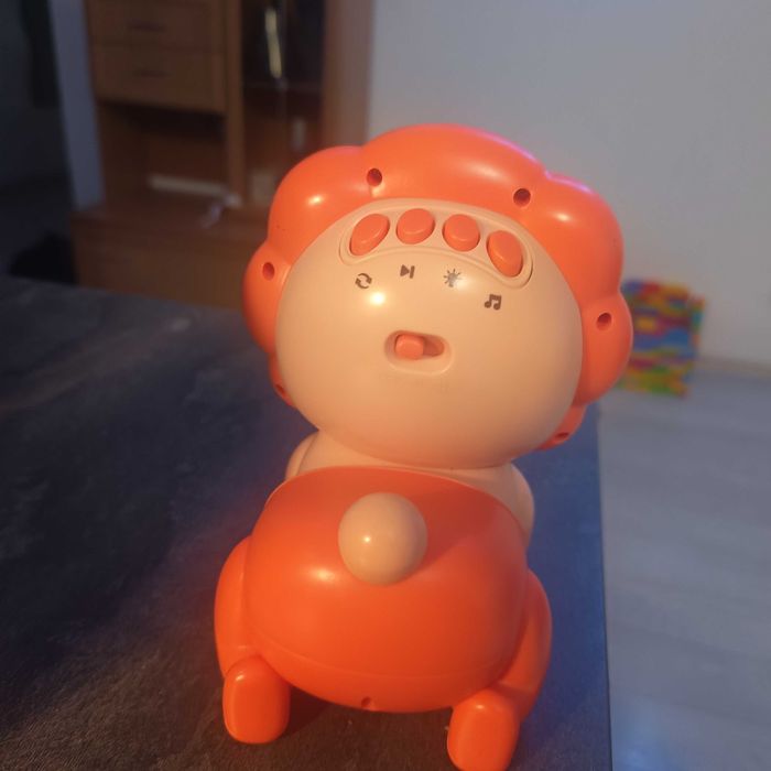 Zabawka raczkujący bobas