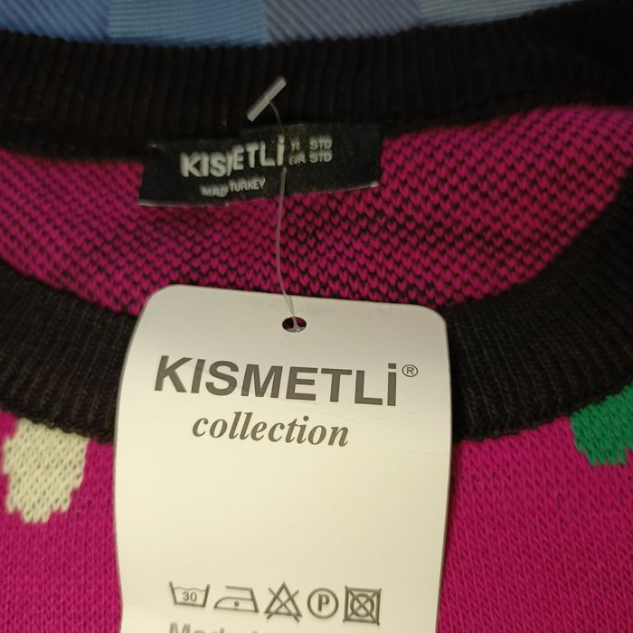 Свитер женский .