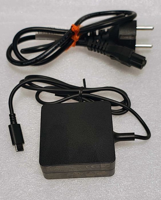 Zasilacz USB-C marki FSB + Kabel zasilający