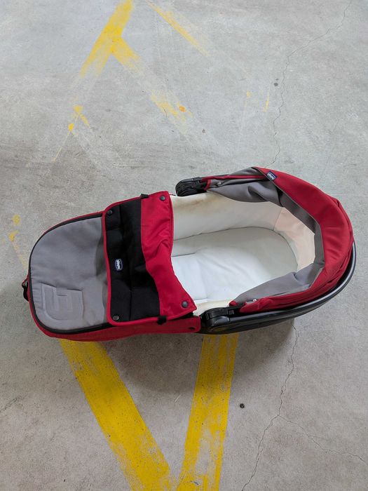 Carrinho Chicco Activ3, alcofa e base auto-fix para carro