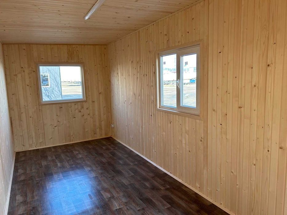 В наявності вагончики,пости охорони,побутівки,на металевому каркасі.