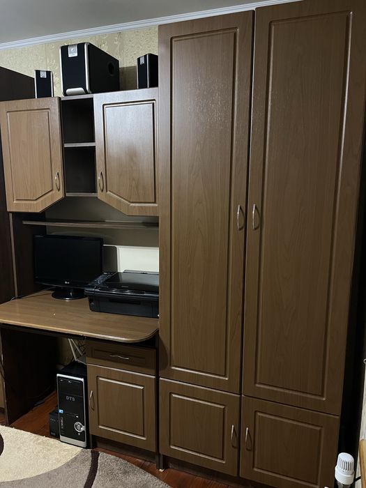 Продам стінку.