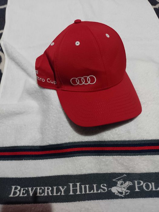 AUDI/ Czerwona czapeczka z daszkiem, jak nowa