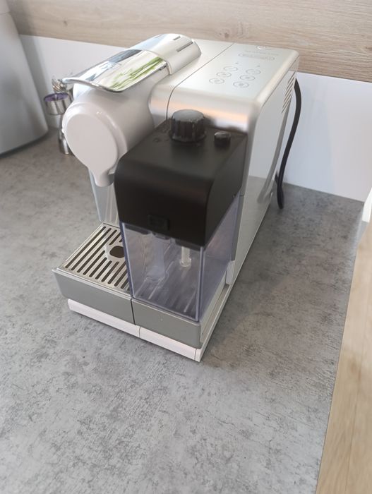Ekspres DeLonghi nesspresso plus dorzucę kapsułki